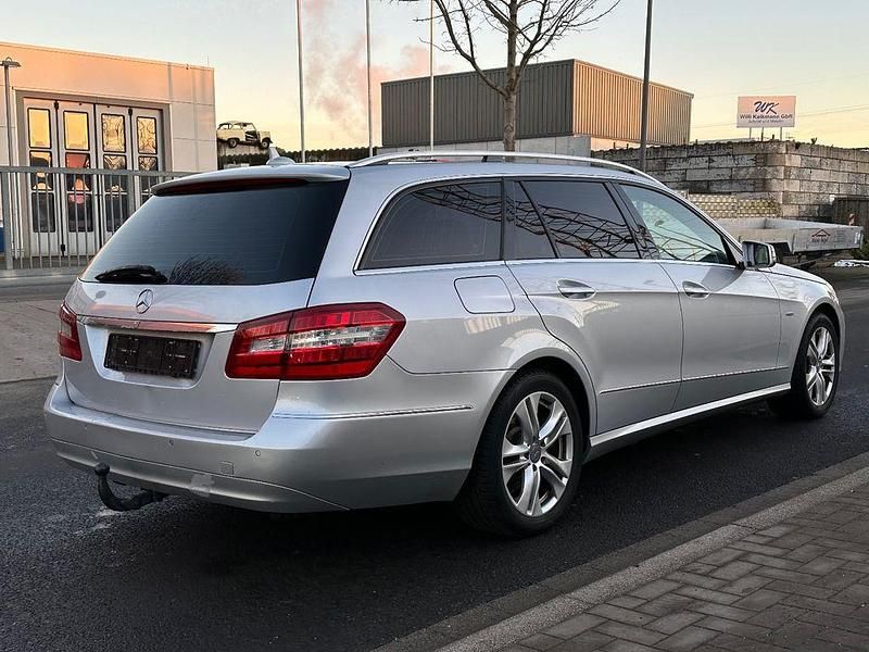 Gebraucht Mercedes E220 Avantgarde 170 PS (125 kW) 2011 Silber Kombi
