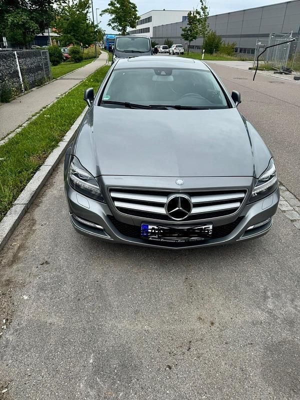 Grau Gebraucht 2014 Mercedes CLS350 Shooting Brake Kombi | 25.900 € - Bild 1/4