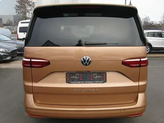 Second-hand VW Multivan Life 150 CP (110 kW) 2024 Monovolum