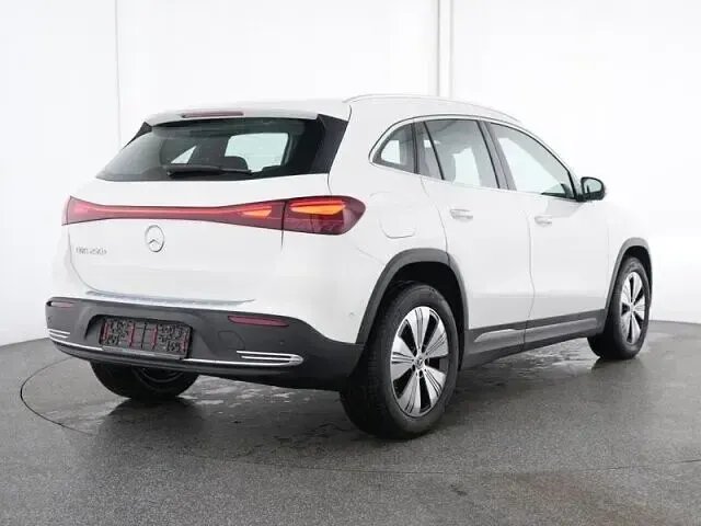 Gebraucht Mercedes EQA250 139 kW (190 PS) 2025 Unilack polarweiß SUV