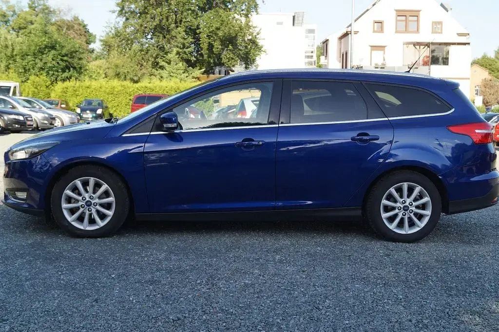Gebraucht Ford Focus Titanium 125 PS (91 kW) 2015 Blau Limousine