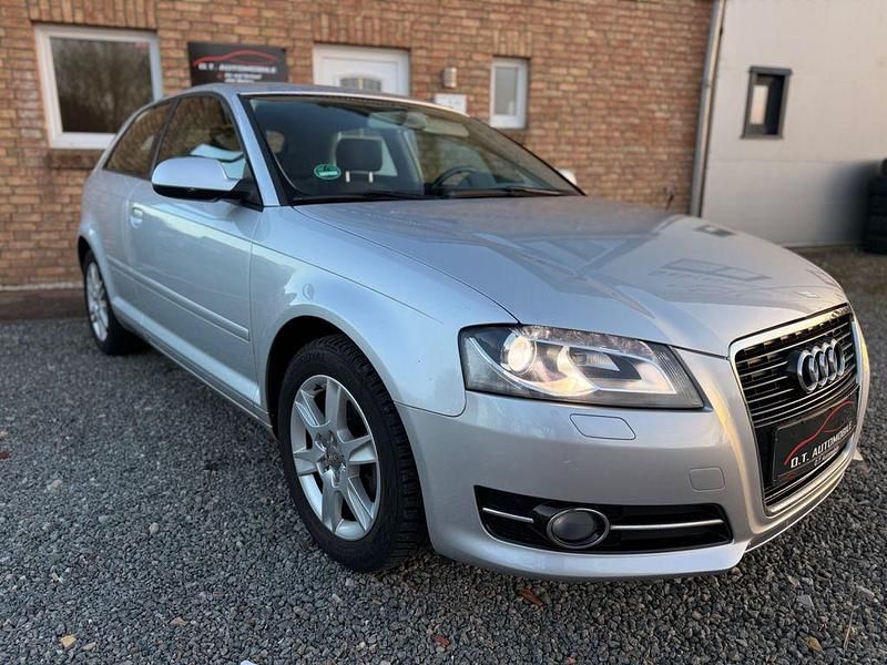 Gebraucht Audi A3 Attraction 125 PS (91 kW) 2010 Silber Kleinwagen