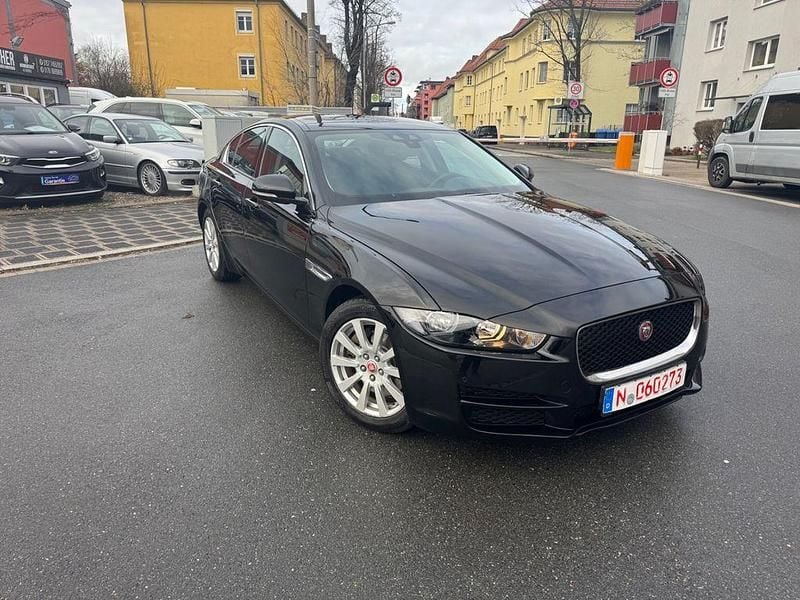 Schwarz Gebraucht 2016 Jaguar XE Pure Limousine | 13.950 € (Fairer Preis) - Bild 1/4