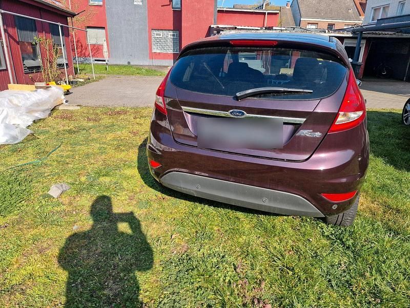 Gebraucht Ford Fiesta 90 PS (66 kW) 2009 Braun Kleinwagen