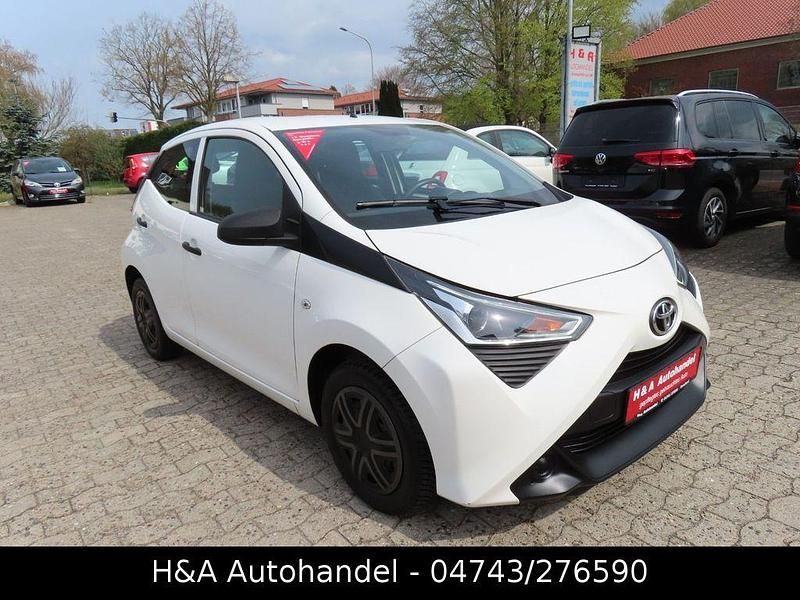 Gebraucht Toyota Aygo 72 PS (52 kW) 2018 Weiß Kleinwagen