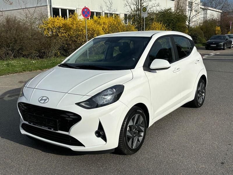 Gebraucht Hyundai i10 67 PS (49 kW) 2024 Weiß Kleinwagen