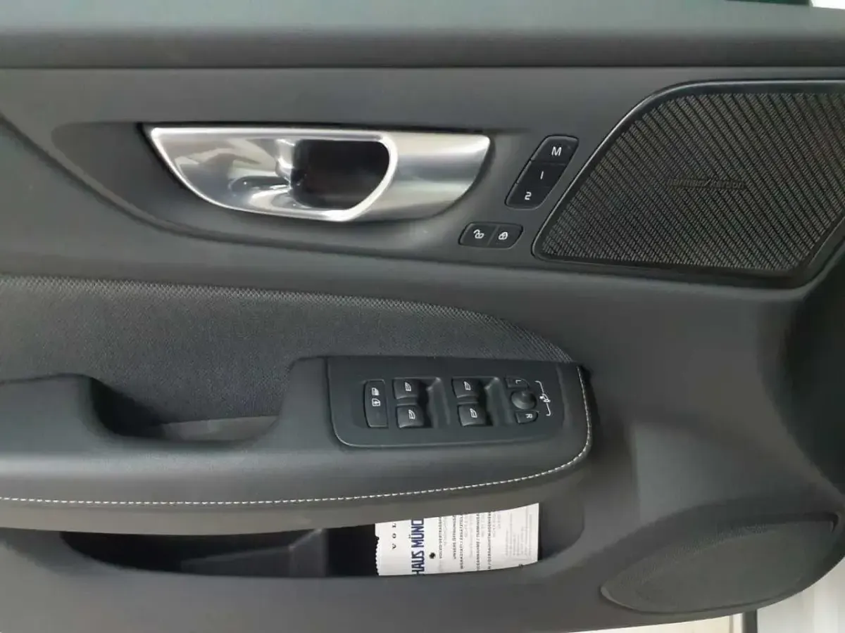 Gebraucht Volvo V60 Plus 197 PS (144 kW) 2023 Crystal weißperleffekt Kombi