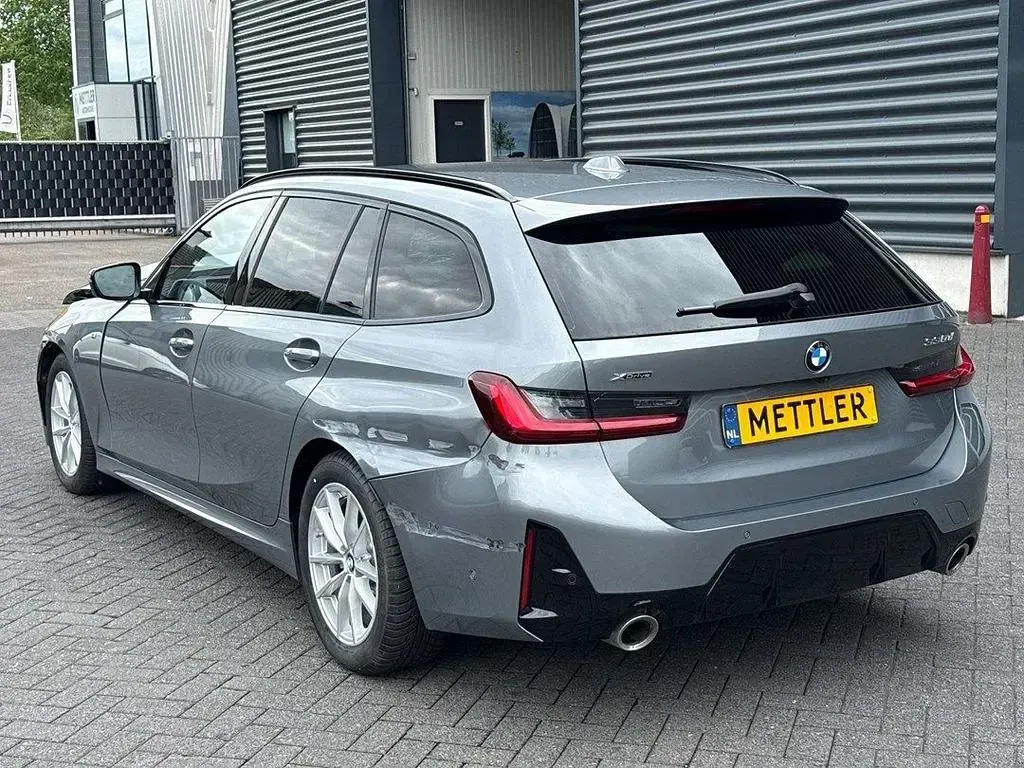 Gebraucht BMW 330 M Sport 286 PS (210 kW) 2025 Grau Kombi