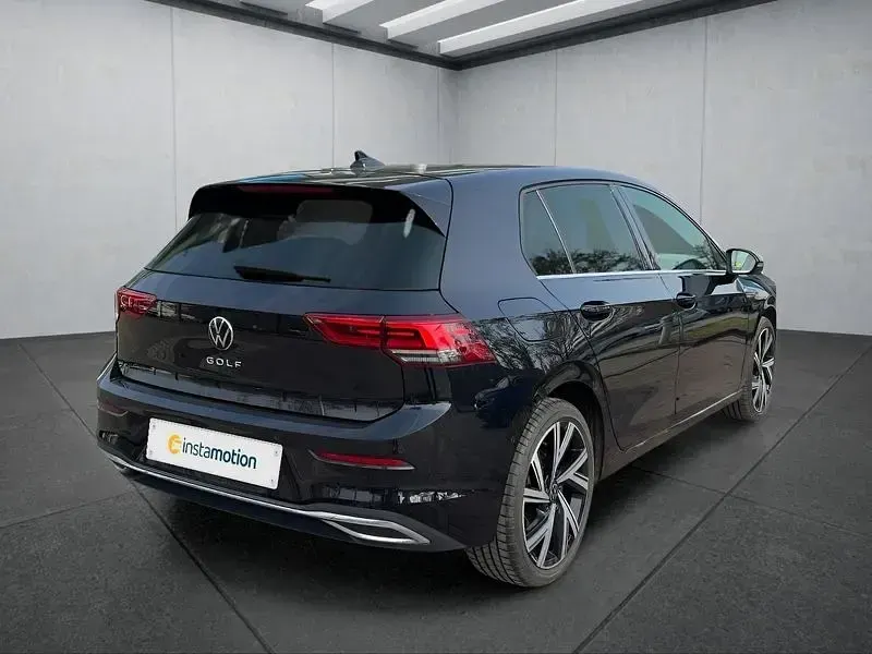 Second-hand VW Golf VIII 190 CP (139 kW) 2022 Negru Hatchback