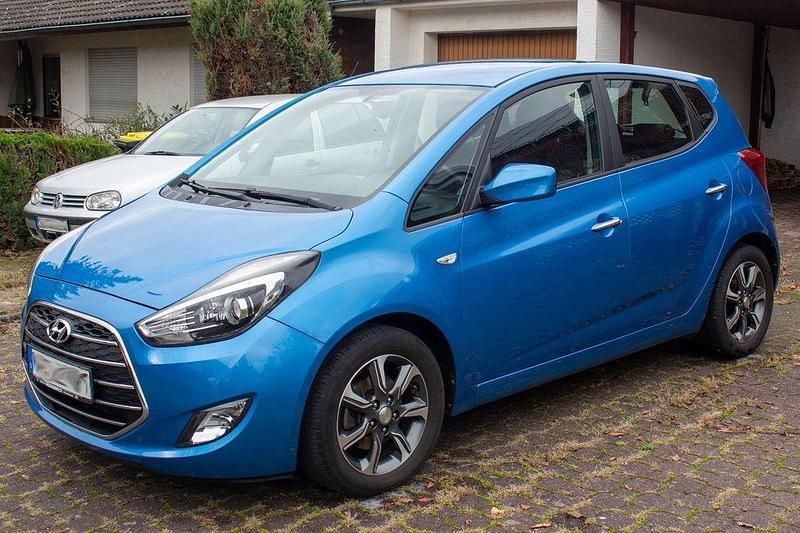 Blau Gebraucht 2015 Hyundai ix20 Classic Van / Kleinbus | 8.999 € (Fairer Preis) - Bild 1/4