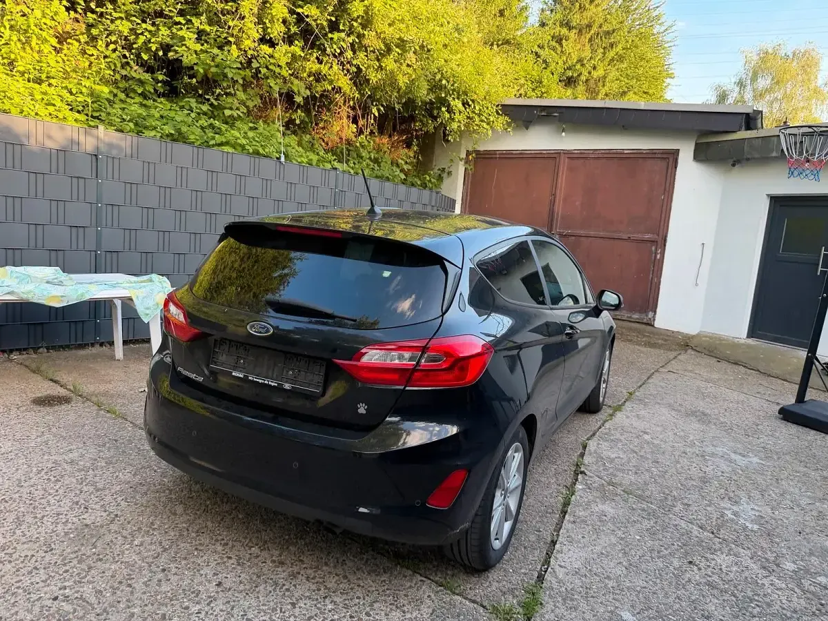 Usata Ford Fiesta 71 CV (52 kW) 2017 Nero Utilitaria