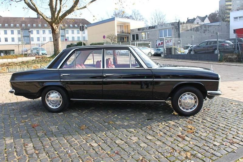 Gebraucht Mercedes 220 60 PS (44 kW) 1974 Schwarz Limousine