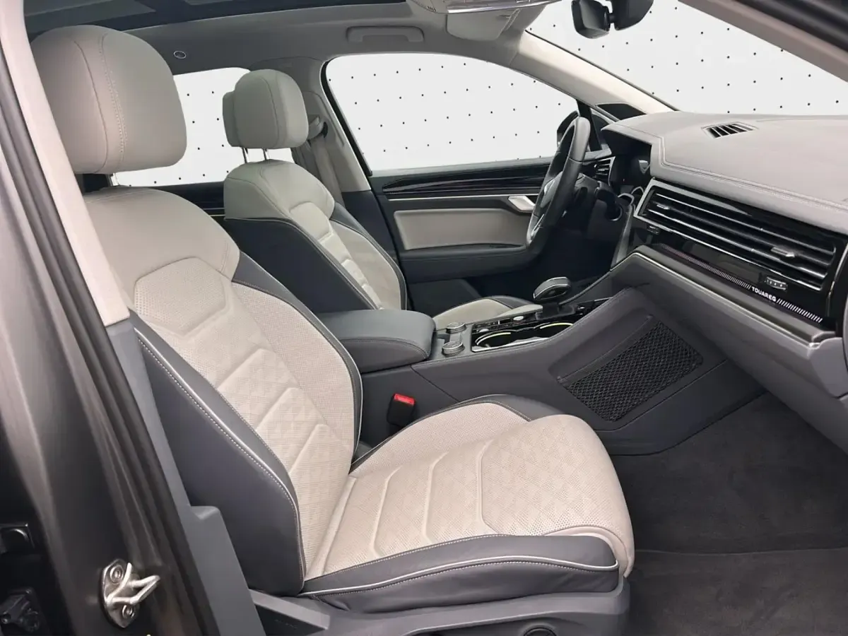 Gebraucht VW Touareg R-line 286 PS (210 kW) 2025 Siliziumgrau matt SUV