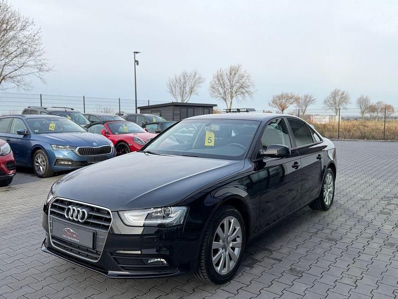 Schwarz Gebraucht 2012 Audi A4 Ambition Limousine | 13.950 € (Etwas zu teuer) - Bild 1/4