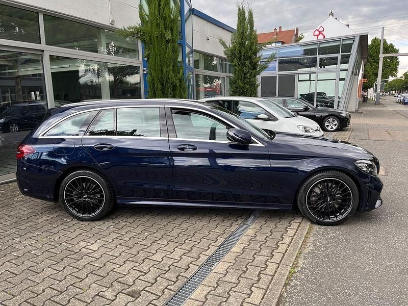 Gebraucht Mercedes C300 245 PS (180 kW) 2020 Cavansitblau  metalliclack (metallic) Kombi