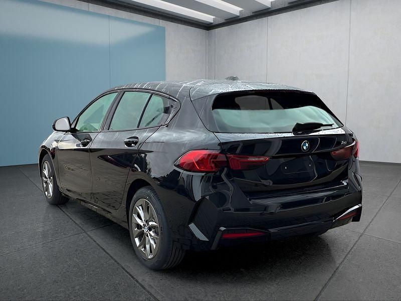 Neu BMW 116 122 PS (89 kW) 2026 Schwarz Kleinwagen