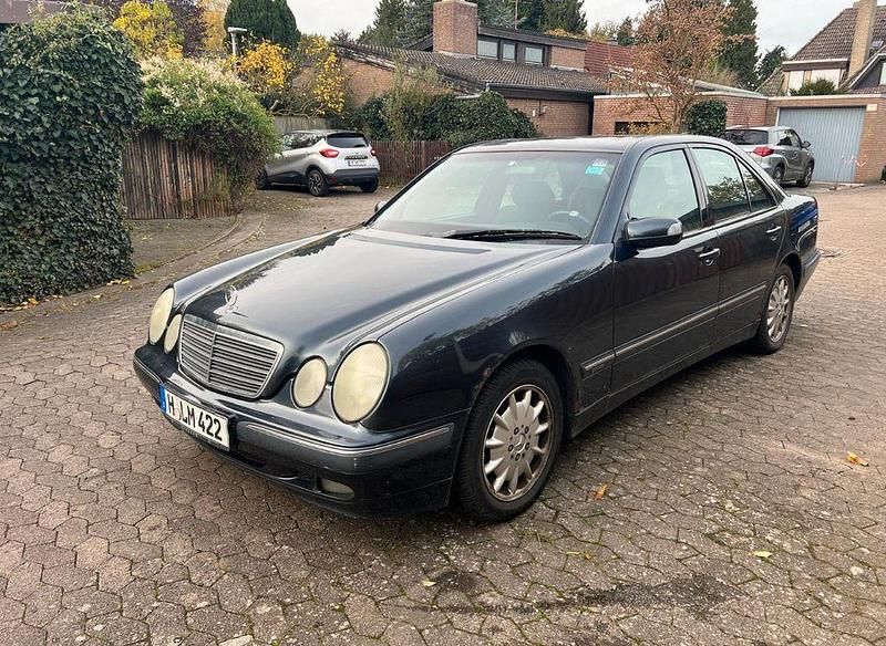 Blau Gebraucht 1999 Mercedes E280 Limousine | 1.800 € (Guter Preis) - Bild 1/4