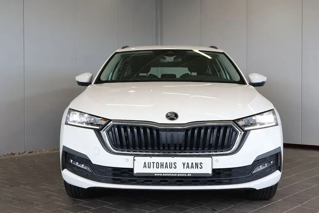 Gebraucht Skoda Octavia Ambition 150 PS (110 kW) 2023 Weiß Limousine