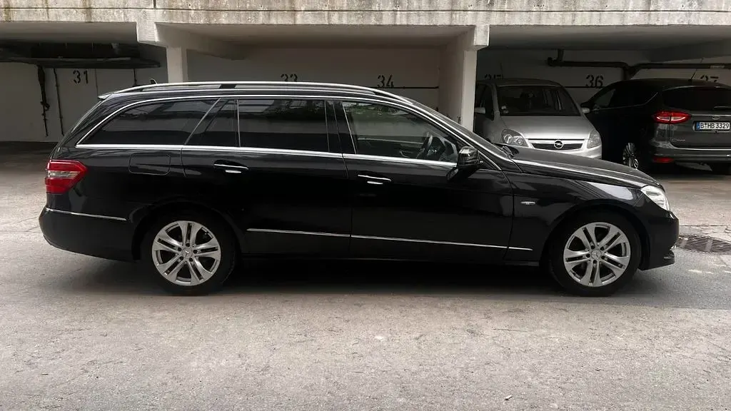 Second-hand Mercedes E220 Avantgarde 170 CP (125 kW) 2012 Negru Berlinǎ