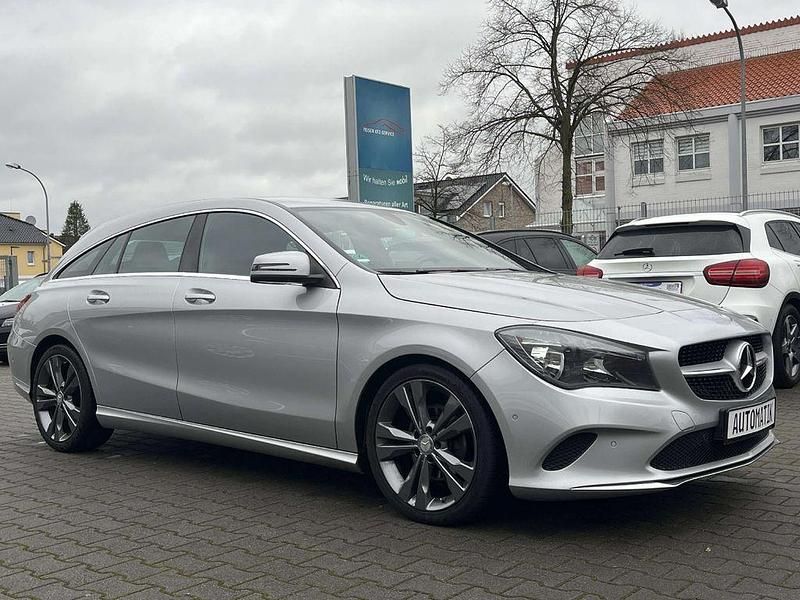 Gebraucht Mercedes CLA200 136 PS (100 kW) 2017 Silber Limousine