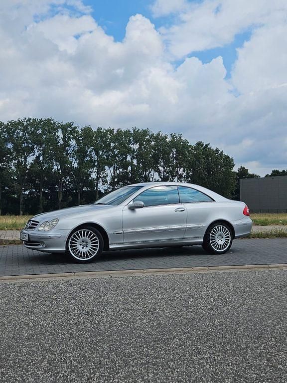 Silber Gebraucht 2004 Mercedes CLK200 Avantgarde Coupé | 3.700 € (Fairer Preis) - Bild 1/4