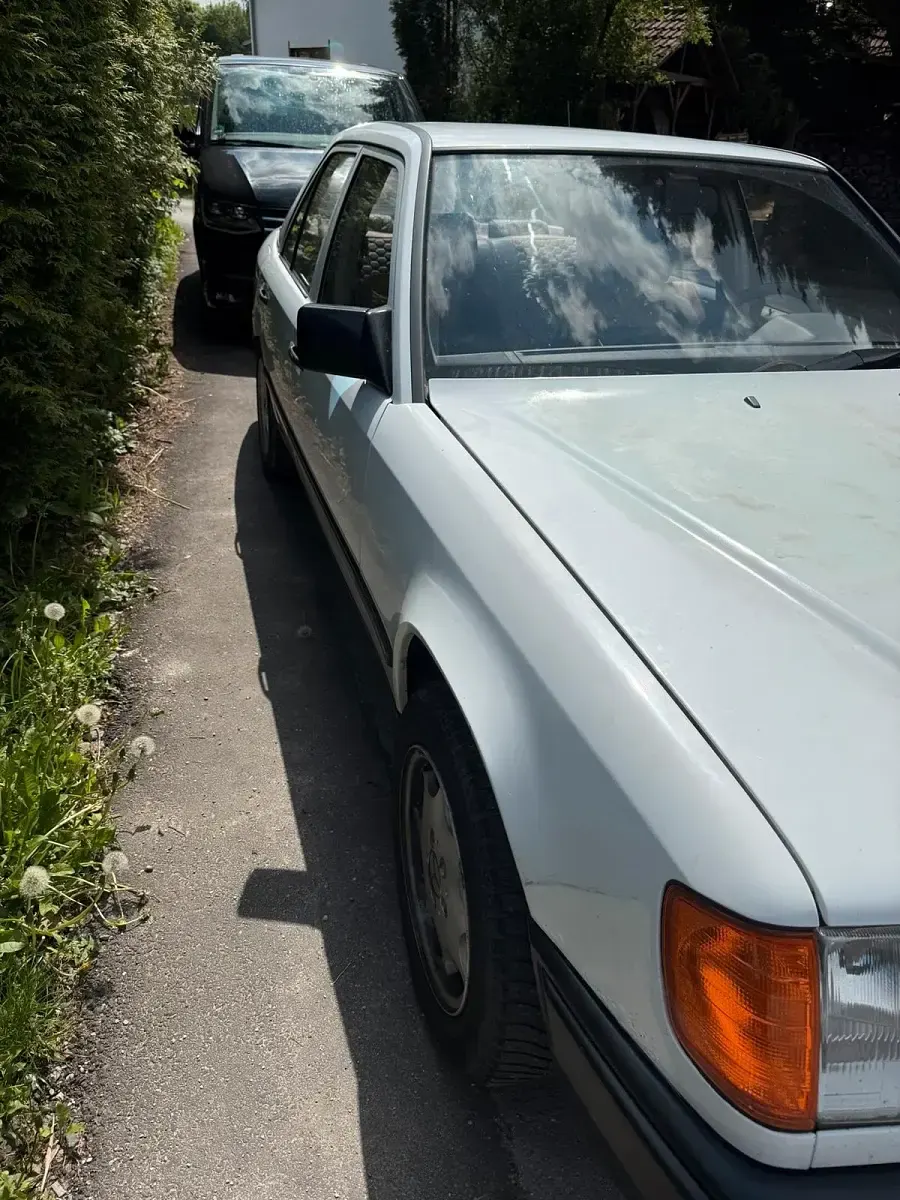 Brugt Mercedes E200 118 HK (86 kW) 1989 Hvid Sedan