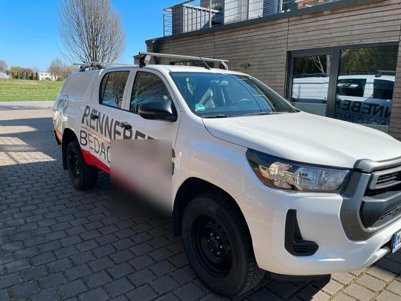 Weiß Gebraucht 2022 Toyota HiLux Abholung | 39.999 € (Etwas zu teuer) - Bild 1/4