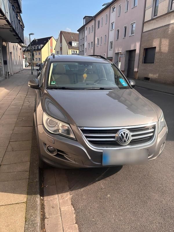 Gebraucht VW Tiguan Track & Field 200 PS (147 kW) 2010 Grau SUV
