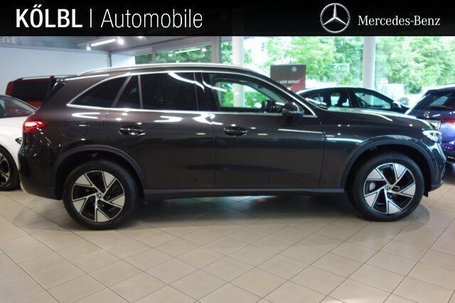 Lack graphitgrau Gebraucht 2024 Mercedes GLC300e SUV | 60.980 € (Guter Preis) - Bild 1/4