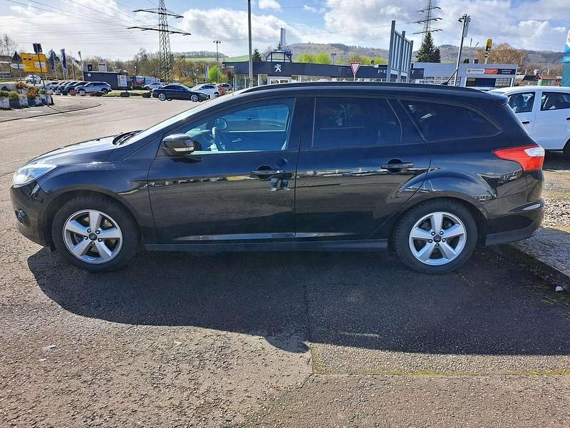 Gebraucht Ford Focus Trend 105 PS (77 kW) 2011 Pantherschwarz metallic Kombi