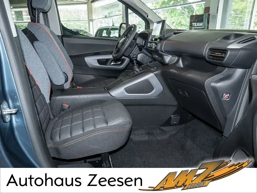 Neu Citroën e-Berlingo XTR 131 PS (96 kW) 2026 Rot Van / Kleinbus