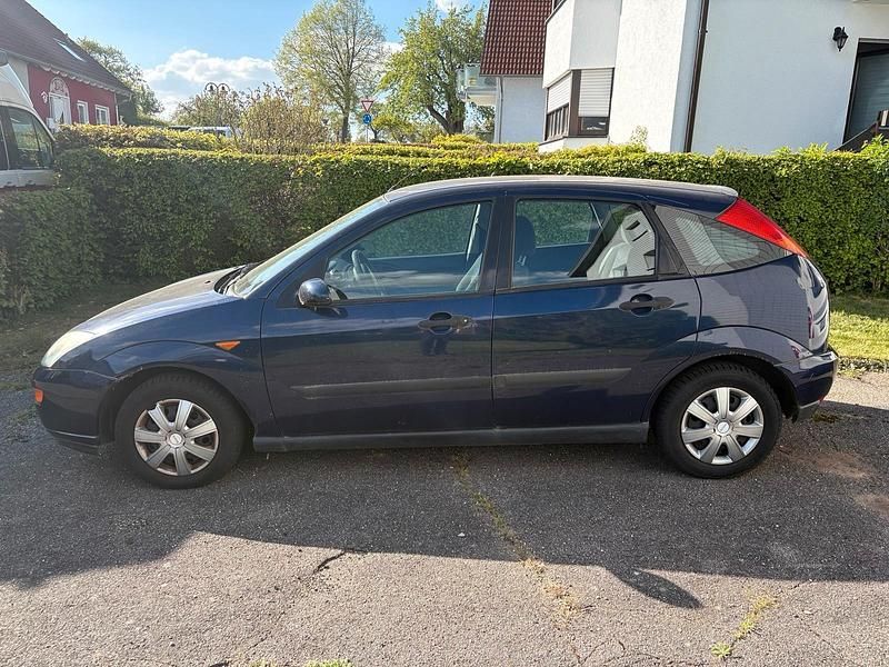 Usado Ford Focus 100 HP (73 kW) 2000 Azul Citadino