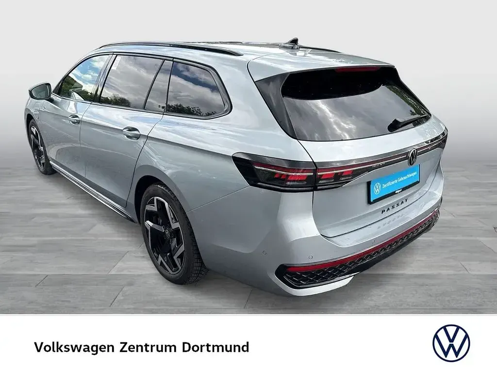 Gebraucht VW Passat R-line 272 PS (200 kW) 2025 Oyster silver metallic Kombi