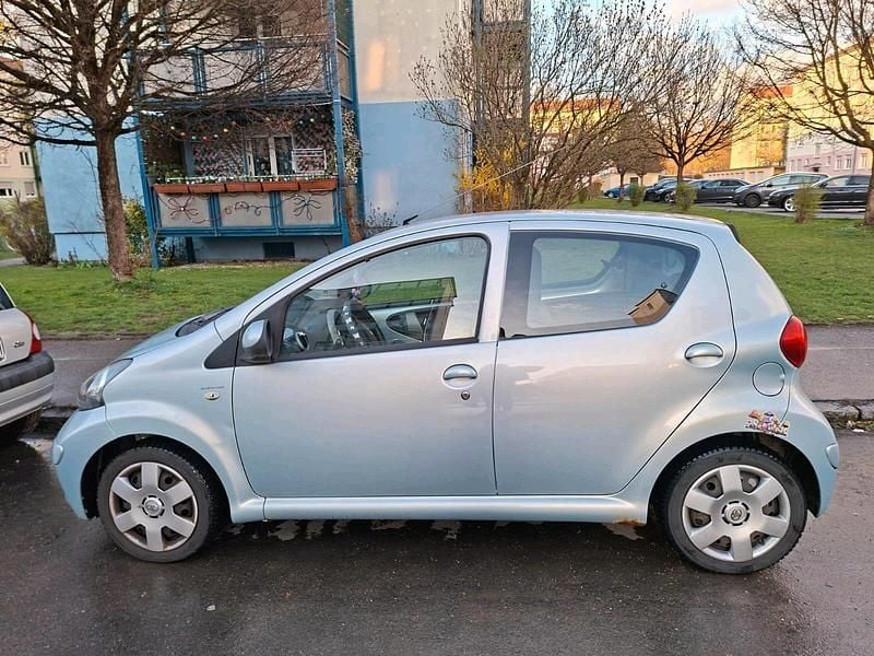 Gebraucht Toyota Aygo 67 PS (49 kW) 2006 Blau Kleinwagen