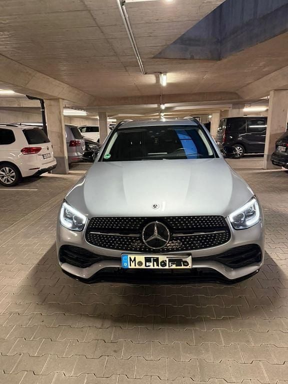 Silber Gebraucht 2021 Mercedes GLC200 SUV | 38.400 € (Fairer Preis) - Bild 1/4