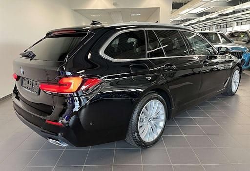 Gebraucht BMW 520 184 PS (135 kW) 2022 Schwarz Kombi