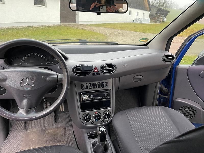 Gebraucht Mercedes A160 102 PS (75 kW) 2002 Blau Kleinwagen