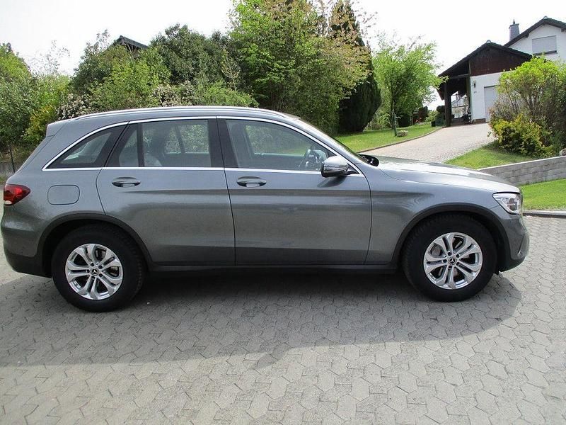 Gebraucht Mercedes GLC200 Exclusive 163 PS (119 kW) 2020 Grau SUV