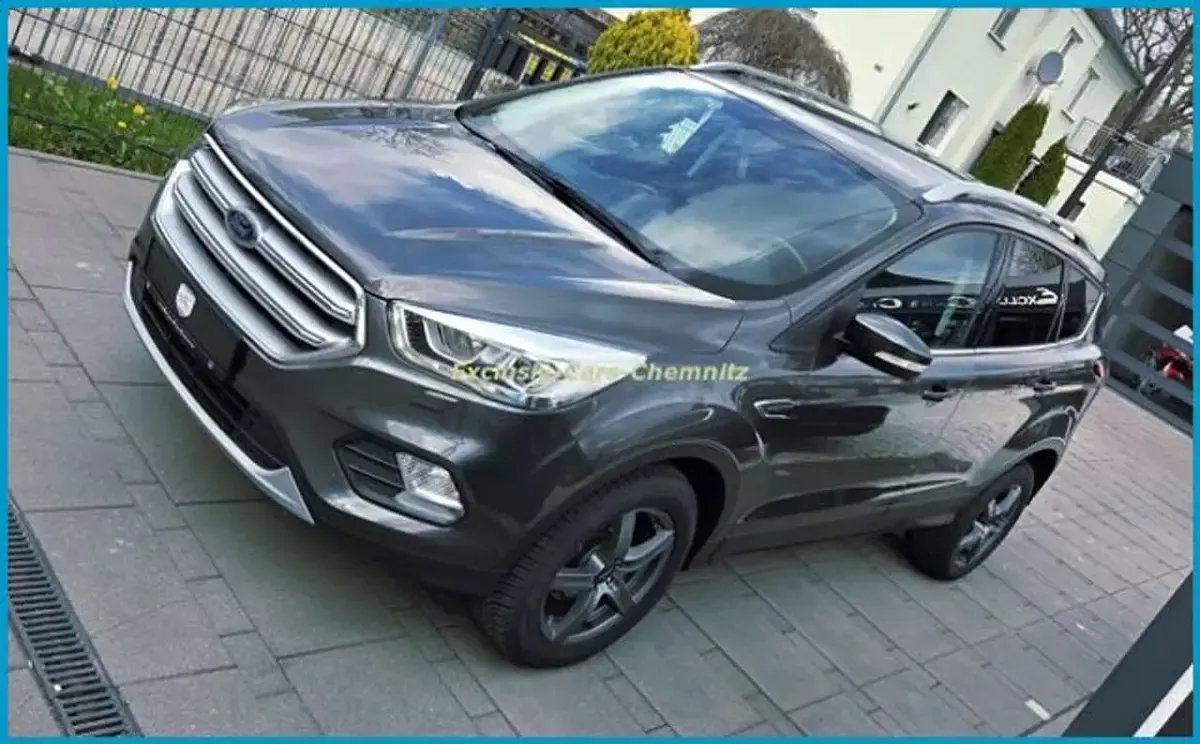 Gebraucht Ford Kuga Trend 120 PS (88 kW) 2018 Magneticgrau (metallic) SUV