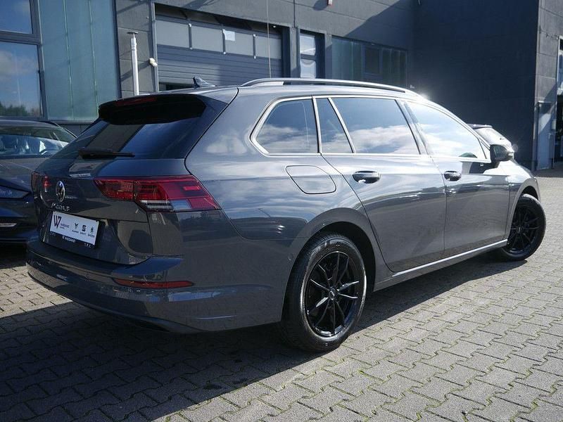 Gebraucht VW Golf VIII Life 131 PS (96 kW) 2021 Grau Limousine