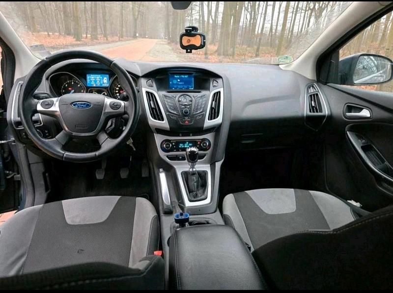 Usata Ford Focus 105 CV (77 kW) 2012 Grigio Station wagon