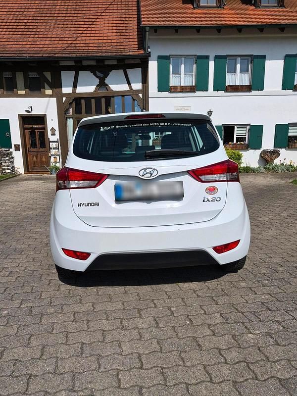 Gebraucht Hyundai ix20 90 PS (66 kW) 2011 Weiß Kleinwagen