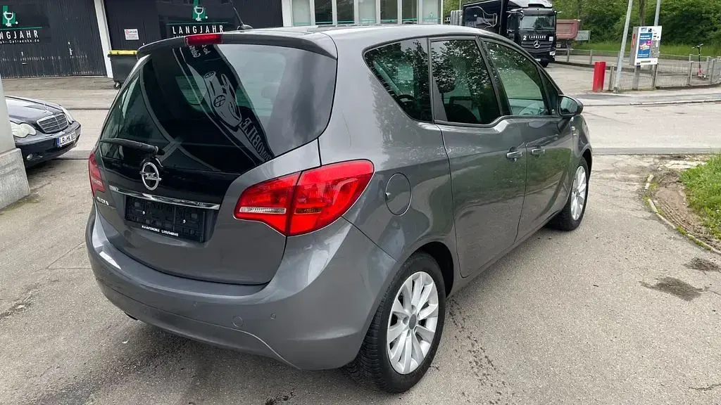 Używany Opel Meriva drive 140 KM (102 kW) 2016 Szary Minivan