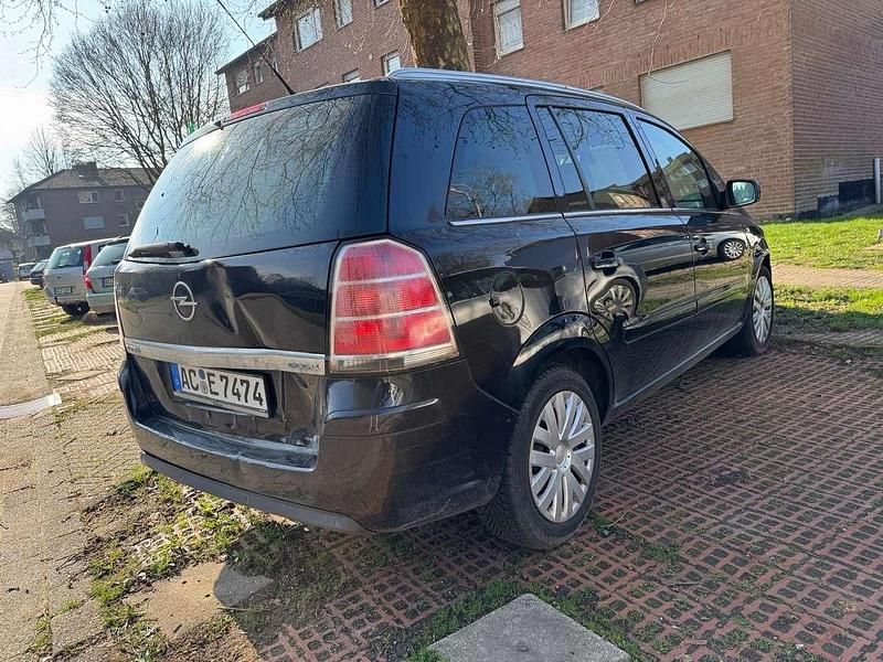 Gebraucht Opel Zafira Edition 116 PS (85 kW) 2011 Schwarz Van / Kleinbus