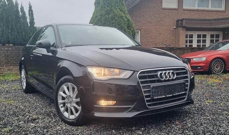 Schwarz Gebraucht 2014 Audi A3 Attraction Kleinwagen | 9.900 € (Guter Preis) - Bild 1/4
