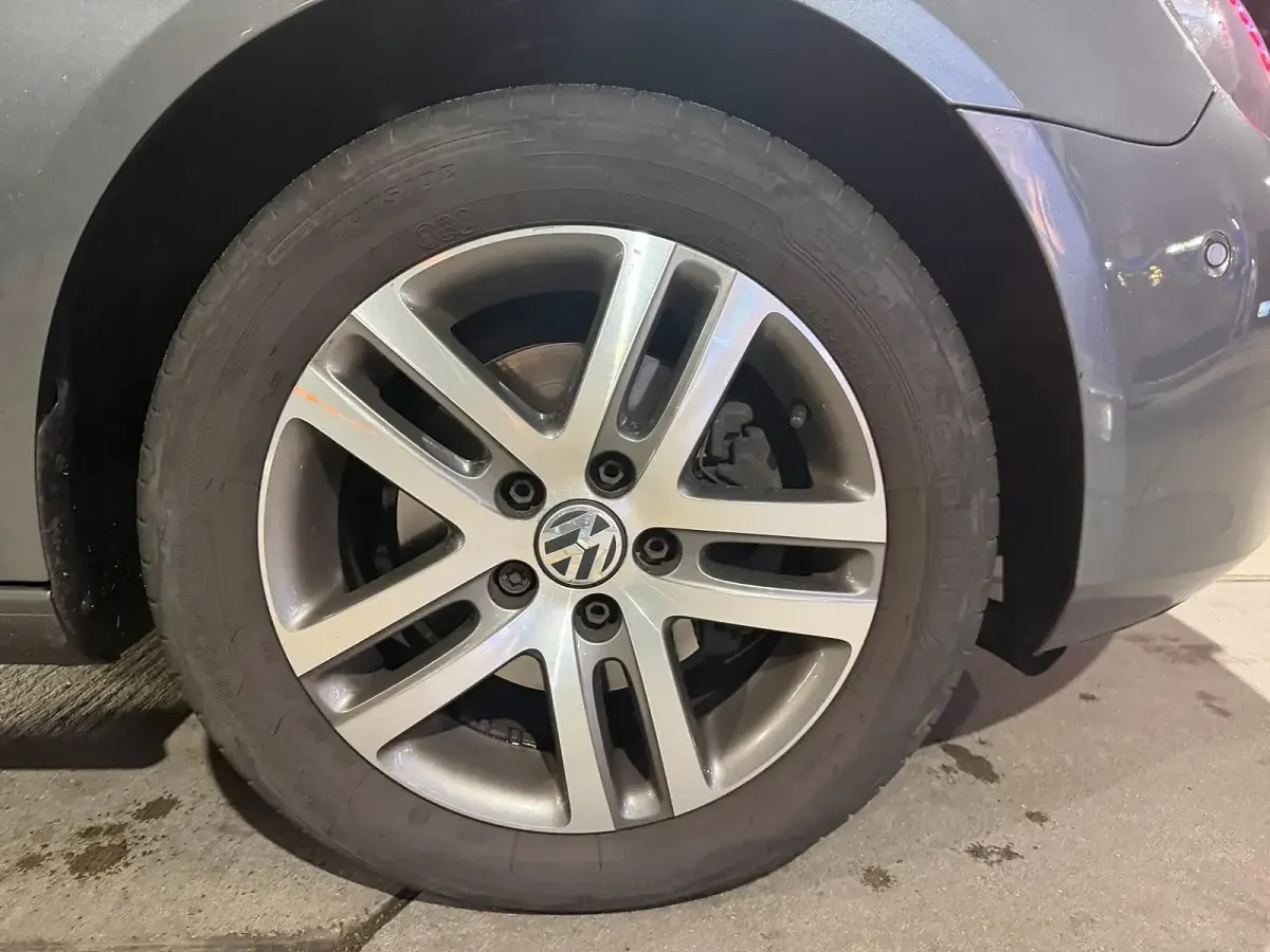 Gebraucht VW Golf VI 122 PS (89 kW) 2010 Grau Kleinwagen