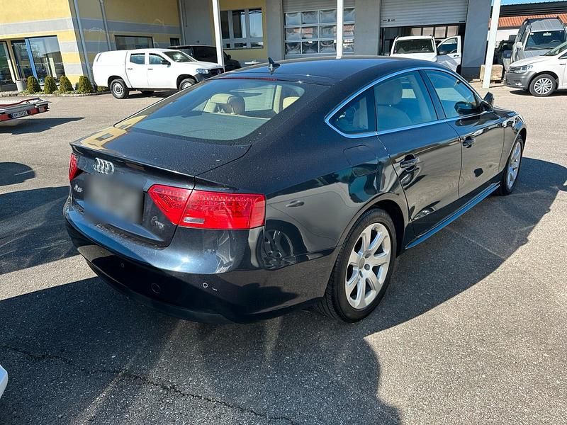 Gebraucht Audi A5 Sportback 177 PS (130 kW) 2011 Blau Kleinwagen