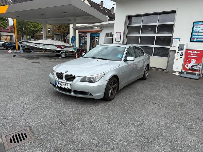 Silber Gebraucht 2006 BMW 525 Basis Limousine | 2.899 € (Superpreis) - Bild 1/4