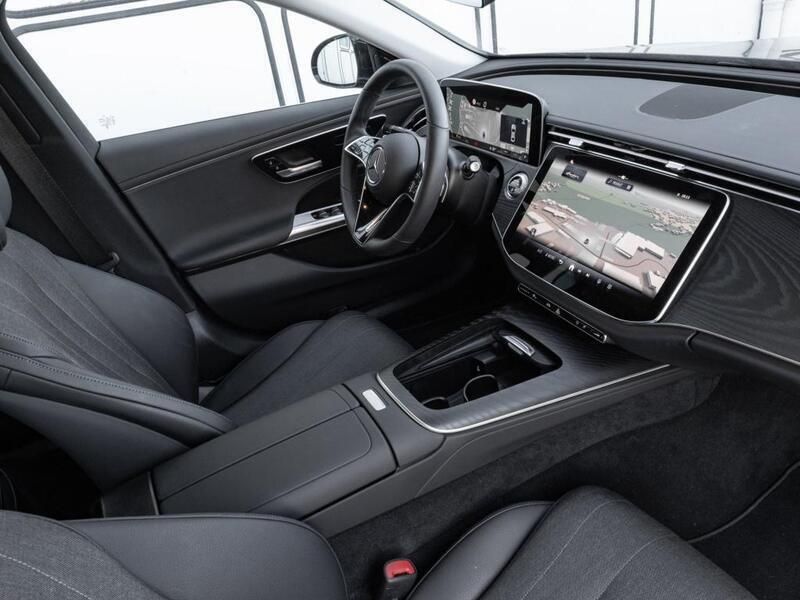 Gebraucht Mercedes E220 Avantgarde 197 PS (144 kW) 2023 Unilack schwarz Limousine