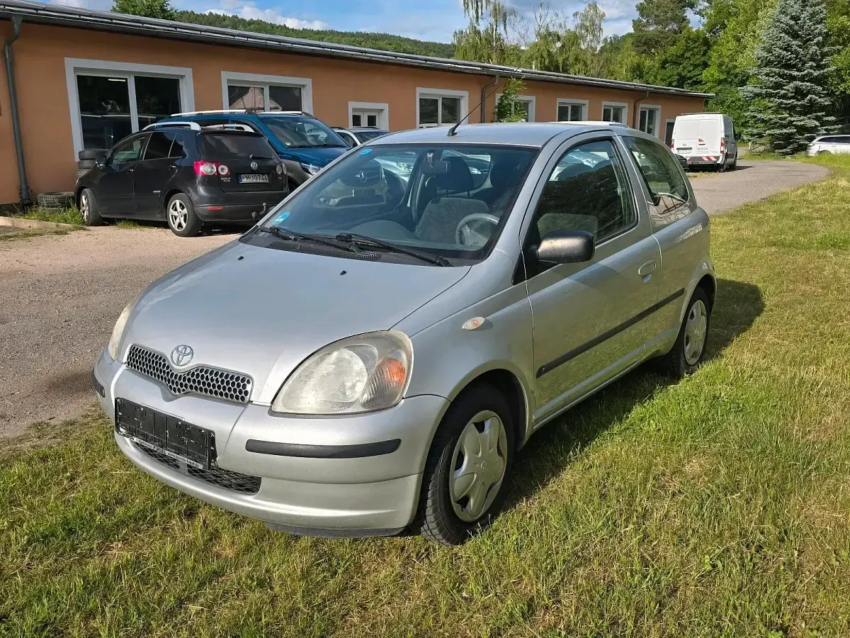 Gebraucht Toyota Yaris 87 PS (63 kW) 2003 Silber Kleinwagen